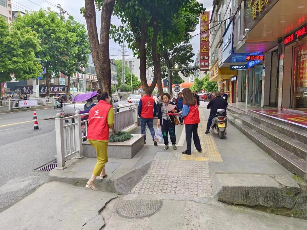 巴中市秦巴農(nóng)業(yè)融資擔保股份有限公司開展“創(chuàng)建文明城市，傳遞文明理念”主題創(chuàng)文宣傳活動