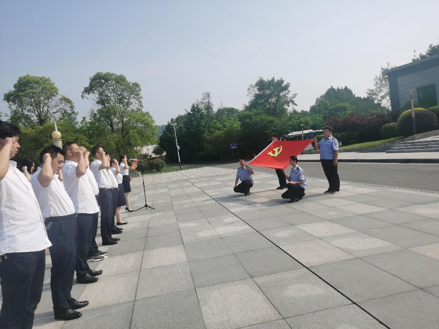 走進(jìn)廉政教育基地，以案為鑒警鐘長(cháng)鳴